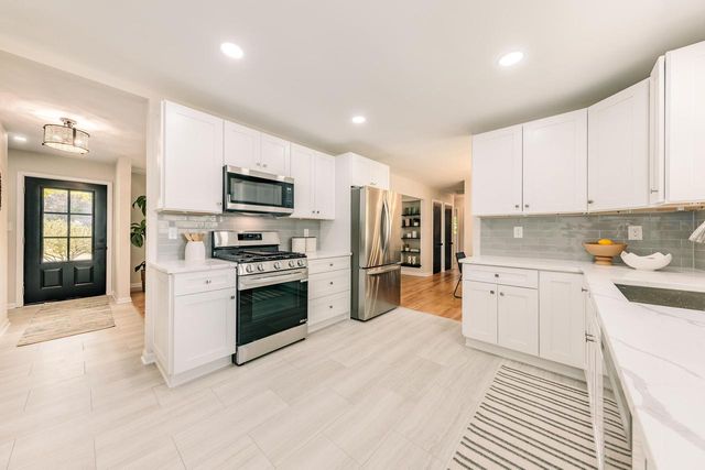 15300 Clifford COURT, Brookfield, WI 53005