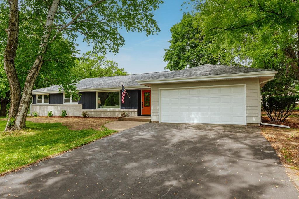 15300 Clifford COURT, Brookfield, WI 53005