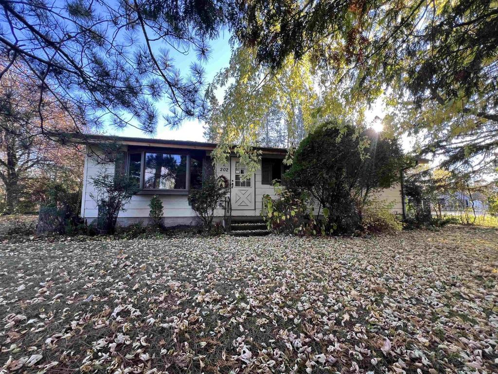 202 N 58th St, Superior, WI 54880