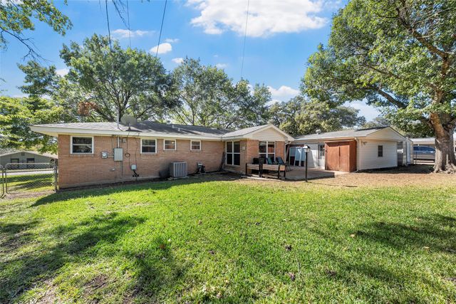 7017 Shady Oaks Drive, Waco, TX 76710