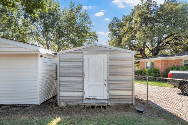 7017 Shady Oaks Drive, Waco, TX 76710