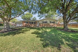 7017 Shady Oaks Drive, Waco, TX 76710