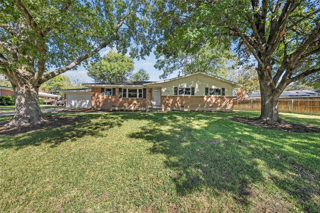 7017 Shady Oaks Drive, Waco, TX 76710