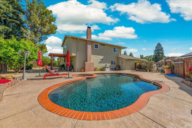 636 Tiburon Ct, Vacaville, CA 95687