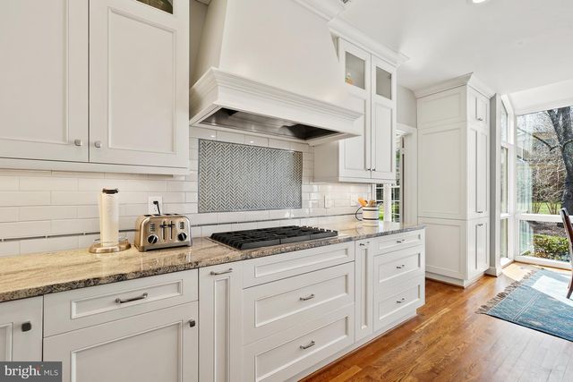 10 MEYER POINT CT, Potomac, MD 20854