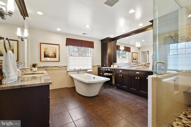 10 MEYER POINT CT, Potomac, MD 20854