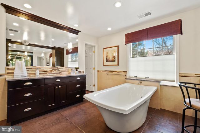 10 MEYER POINT CT, Potomac, MD 20854