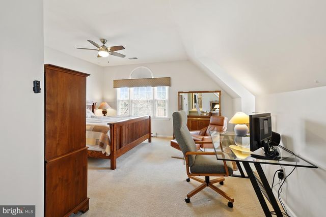 10 MEYER POINT CT, Potomac, MD 20854