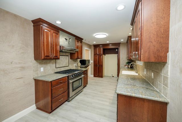 2410 Sherwood Ave, Modesto, CA 95350