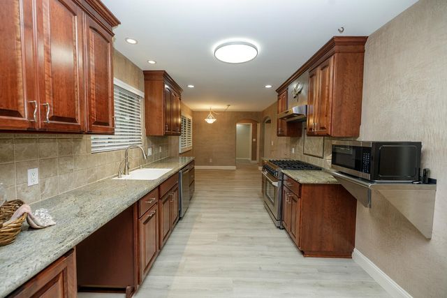 2410 Sherwood Ave, Modesto, CA 95350