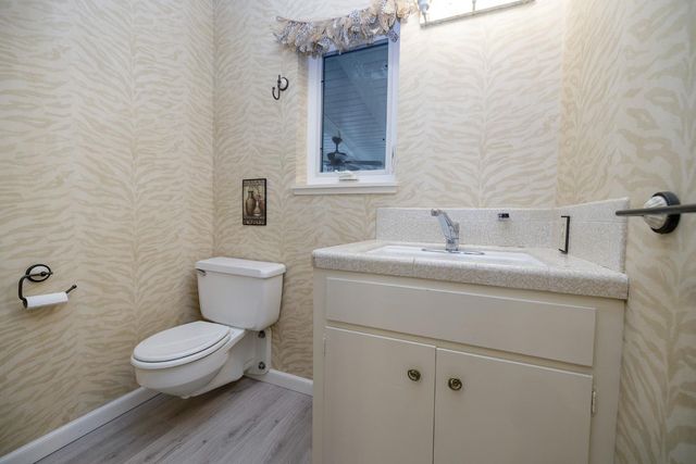 2410 Sherwood Ave, Modesto, CA 95350