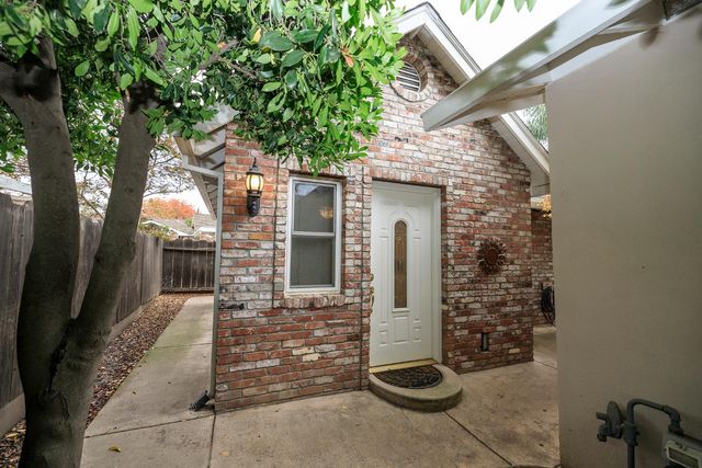 2410 Sherwood Ave, Modesto, CA 95350