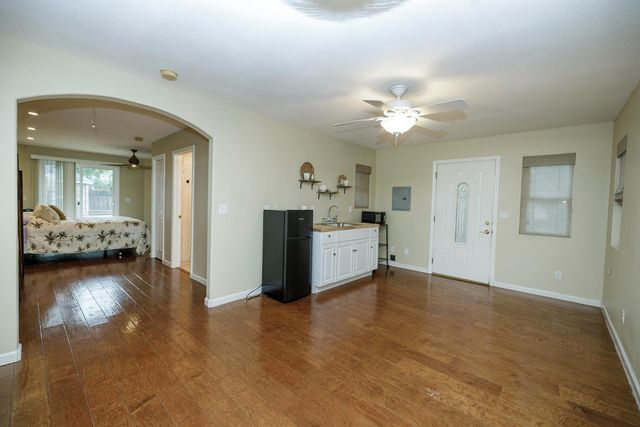 2410 Sherwood Ave, Modesto, CA 95350