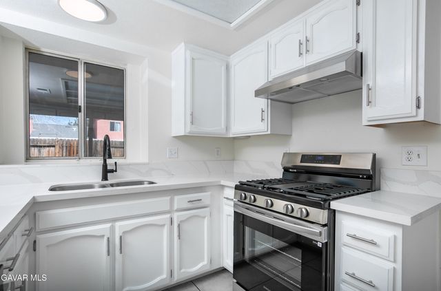 805 Jason Court, Lancaster, CA 93534