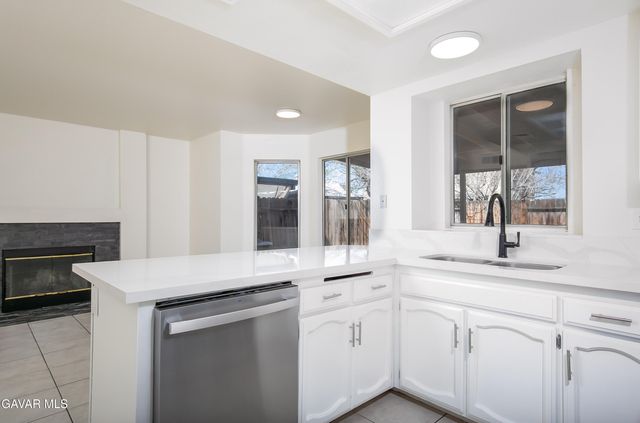 805 Jason Court, Lancaster, CA 93534