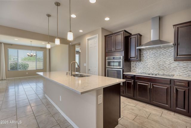 6516 W MADRE DEL ORO Drive, Phoenix, AZ 85083