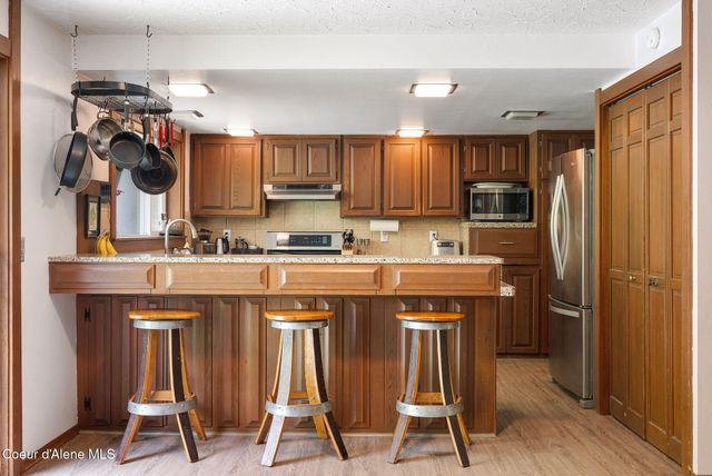 272 Hidden Spring Rd, Sandpoint, ID 83864