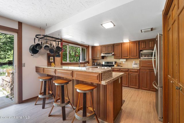 272 Hidden Spring Rd, Sandpoint, ID 83864