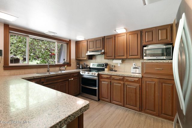272 Hidden Spring Rd, Sandpoint, ID 83864