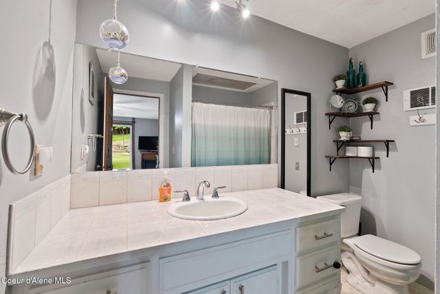 272 Hidden Spring Rd, Sandpoint, ID 83864