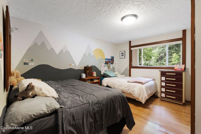 272 Hidden Spring Rd, Sandpoint, ID 83864