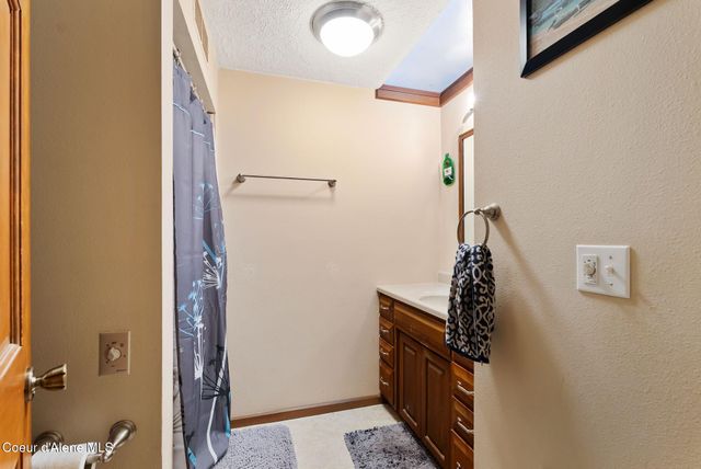 272 Hidden Spring Rd, Sandpoint, ID 83864