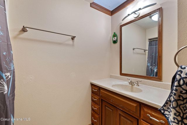 272 Hidden Spring Rd, Sandpoint, ID 83864