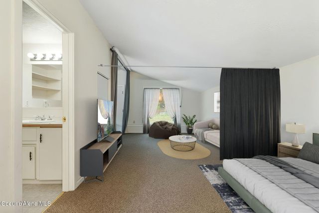 272 Hidden Spring Rd, Sandpoint, ID 83864