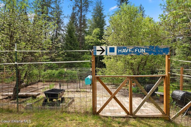 272 Hidden Spring Rd, Sandpoint, ID 83864