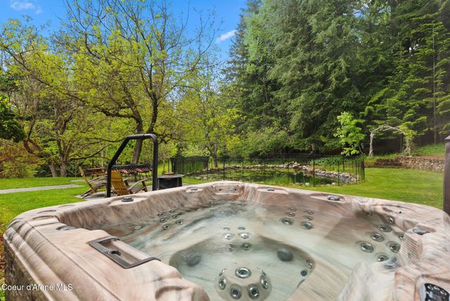 272 Hidden Spring Rd, Sandpoint, ID 83864