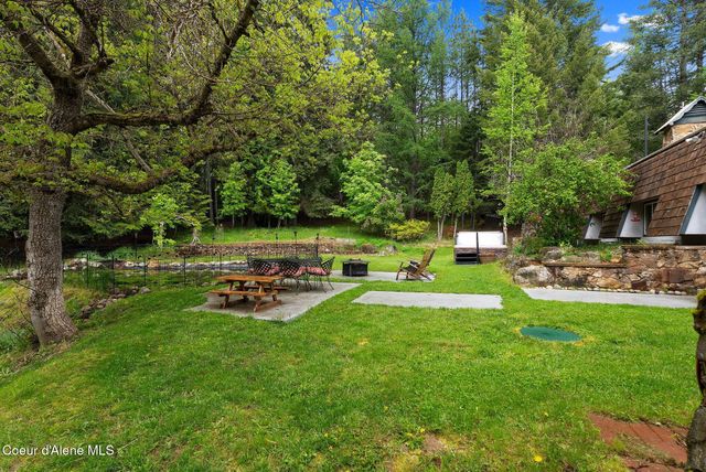 272 Hidden Spring Rd, Sandpoint, ID 83864