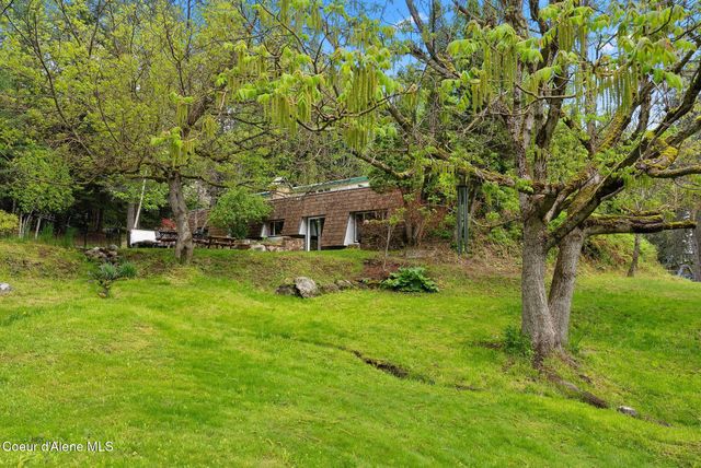 272 Hidden Spring Rd, Sandpoint, ID 83864