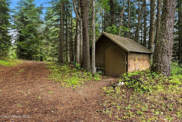 272 Hidden Spring Rd, Sandpoint, ID 83864