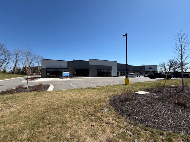 2586 Middle Road, Bettendorf, IA 52722