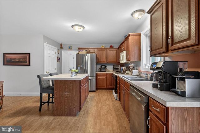 445 OLD STONE WAY, York, PA 17406