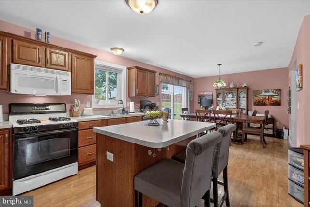 445 OLD STONE WAY, York, PA 17406