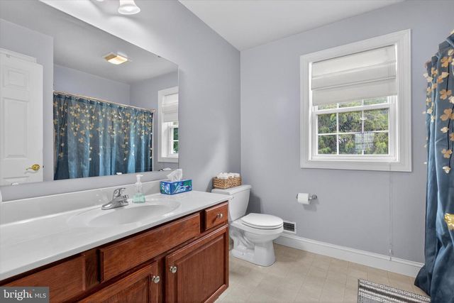 445 OLD STONE WAY, York, PA 17406
