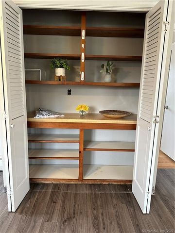 280 Lighthouse Road, New Haven, CT 06512