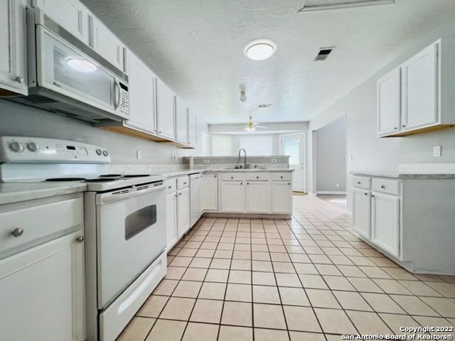 13119 FORUM RD, Universal City, TX 78148