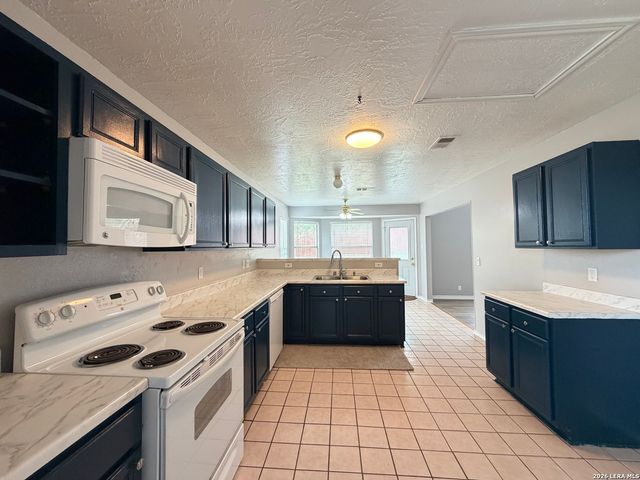 13119 FORUM RD, Universal City, TX 78148