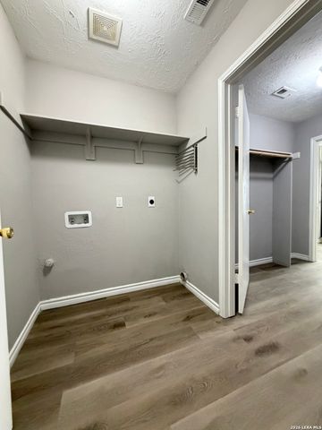 13119 FORUM RD, Universal City, TX 78148