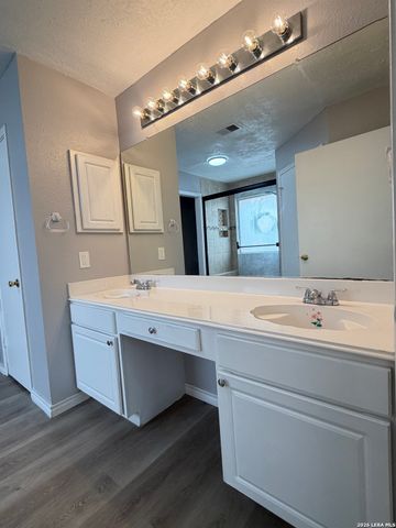 13119 FORUM RD, Universal City, TX 78148