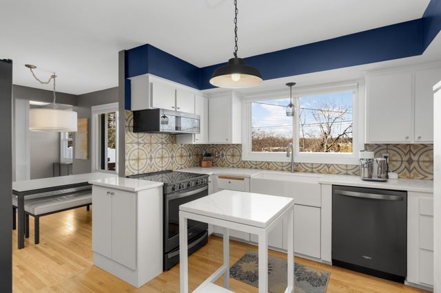 7924 35th Avenue N, Crystal, MN 55427