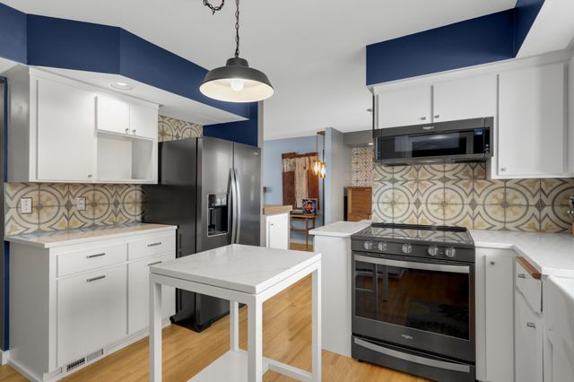 7924 35th Avenue N, Crystal, MN 55427