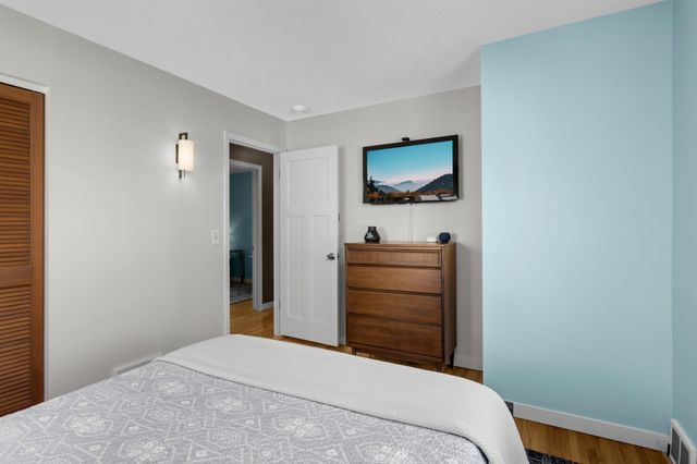 7924 35th Avenue N, Crystal, MN 55427