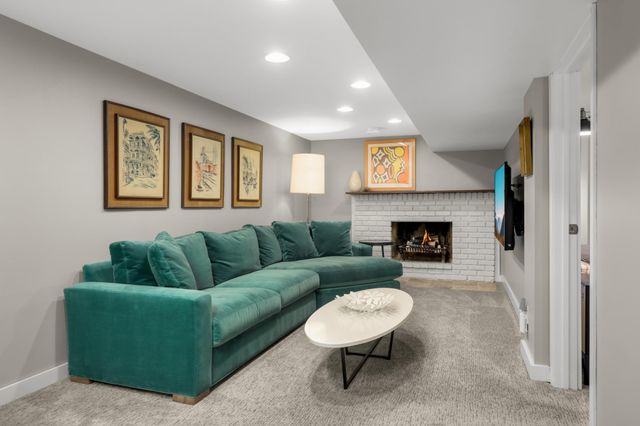 7924 35th Avenue N, Crystal, MN 55427