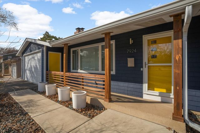 7924 35th Avenue N, Crystal, MN 55427