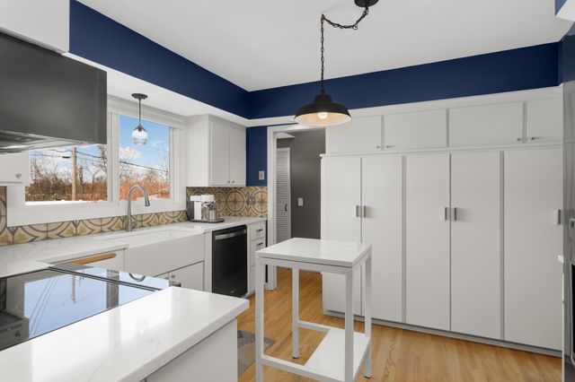 7924 35th Avenue N, Crystal, MN 55427