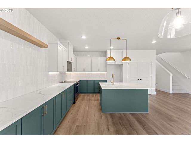 16071 Serres Farms Way, Oregon City, OR 97045