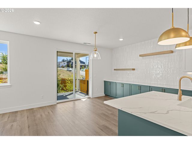 16071 Serres Farms Way, Oregon City, OR 97045